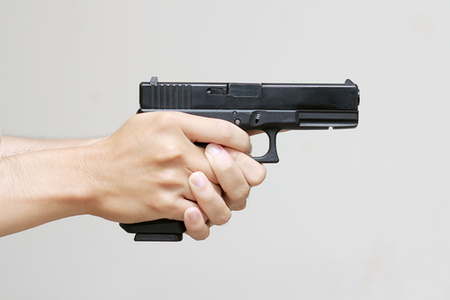 Person holding Glock 19