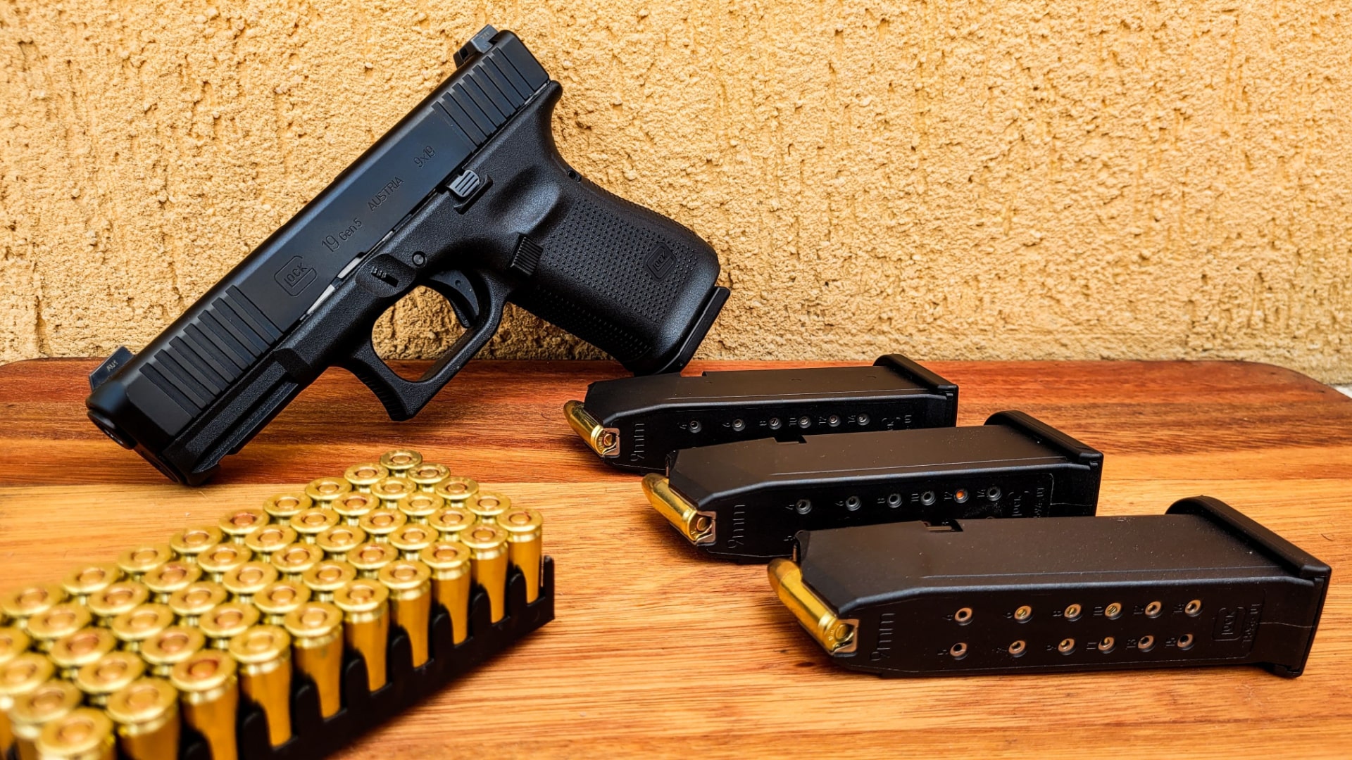 Glock Model 19 9mm Gen 4 with Clips Weapon Compact Handgun Picture